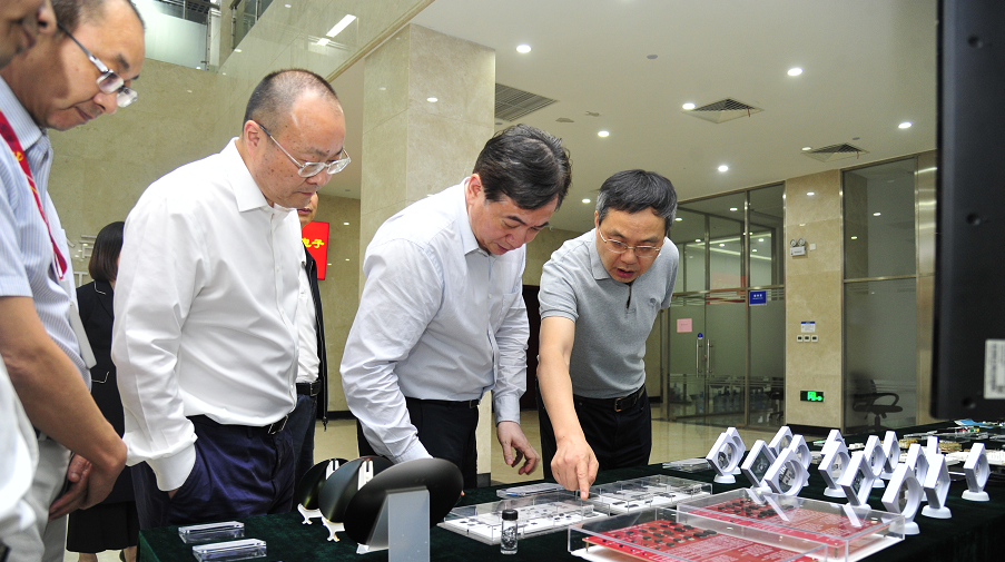 杭州市委副書記、市長劉忻蒞臨士蘭微電子調(diào)研集成電路制造發(fā)展情況