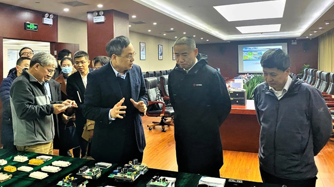 工業(yè)和信息化部黨組成員、副部長辛國斌蒞臨士蘭微電子調(diào)研